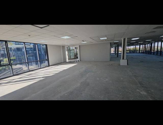 BUSINESS PROPERTY TO RENT IN WOODMEAD